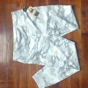 NWT Women's Avia size L(12-14) crop leggings